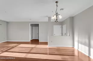 325 Regency Pl, Woodbridge Township, NJ 07095 - Photo 10