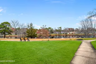 588A Lake Point Dr, Lakewood, NJ 08701 - Photo 8