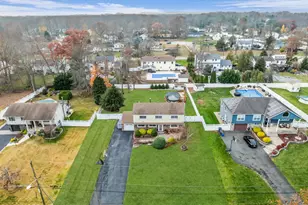 31 Winthrop Dr, Manalapan Township, NJ 07726 - Photo 6