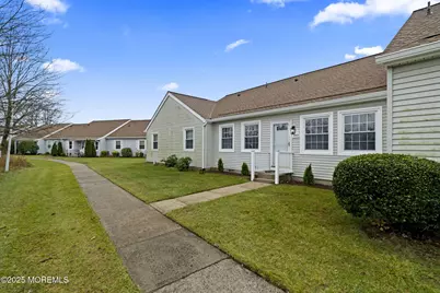 84 Parkway Drive #B, Freehold, NJ 07728 - Photo 4