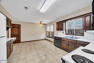 185 Ballantine Rd, Middletown, NJ 07748 - Photo 4
