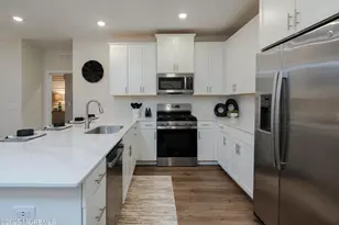 27102 Radford Ct, Monroe Township, NJ 08831 - Photo 2