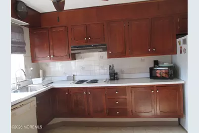678 New Castle Court #B, Lakewood, NJ 08701 - Photo 6