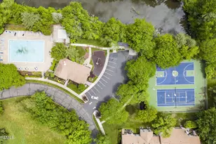 33 Oliver Ct, Freehold, NJ 07728 - Photo 2