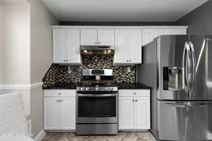 3305 Kapalua Ct, Freehold, NJ 07728 - Photo 16