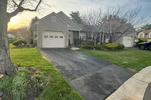 10B Molly Pitcher Ct, Monroe Township, NJ 08831 - Photo 2
