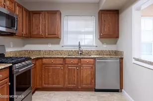 157 Tulip Ln, Freehold, NJ 07728 - Photo 8