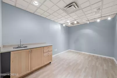 188 E Bergen Place, Red Bank, NJ 07701 - Photo 36