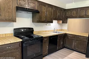 211 Covered Bridge Blvd, Manalapan Township, NJ 07726 - Photo 6