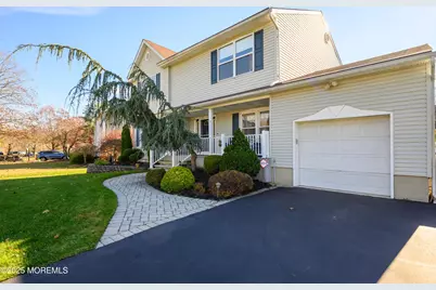10 Sandybrook Road, Manalapan Township, NJ 07726 - Photo 2
