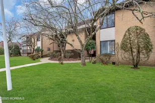 55 Amberly Dr, Manalapan Township, NJ 07726 - Photo 2