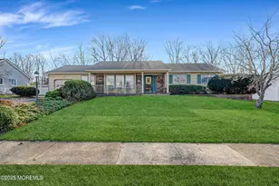 21 Meadowbrook Dr, Howell Township, NJ 07731 - Photo 2