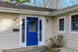 3 Waverly Pl, Aberdeen Township, NJ 07747 - Photo 2