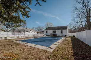 295 Roosevelt Ave, Oakhurst, NJ 07755 - Photo 32