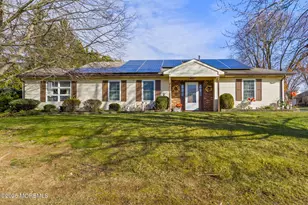 102 Carriage Hill Ct, Columbus, NJ 08022 - Photo 1