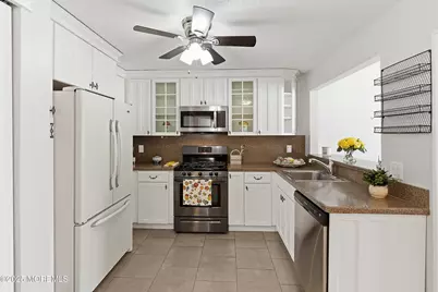 20 Tulip Lane, Freehold, NJ 07728 - Photo 8