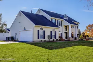 19 Polo Club Dr, Freehold, NJ 07728 - Photo 4