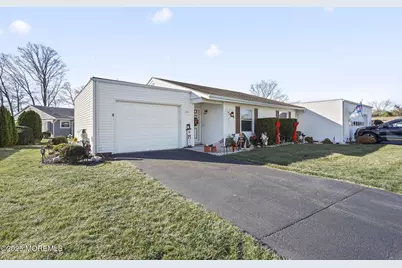 4 Aspen Plaza #4A, Monroe Township, NJ 08831 - Photo 2