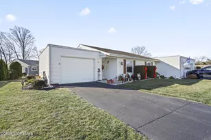 4 Aspen Plaza, Monroe Township, NJ 08831 - Photo 2