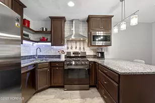 359 W Wycoff Way W, East Brunswick Township, NJ 08816 - Photo 4