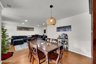 33 S Pointe Cir, Tinton Falls, NJ 07753 - Photo 10