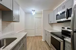 159 Cross Slope Ct, Manalapan Township, NJ 07726 - Photo 2