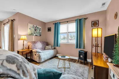 27-2 Florence Tollgate Apts Place #2, Florence, NJ 08518 - Photo 2