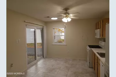 23 Datchet Close #1000, Freehold, NJ 07728 - Photo 6