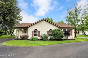 23 Datchet Close, Freehold, NJ 07728 - Photo 2