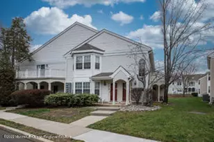 174 Tulip Ln, Freehold, NJ 07728 - Photo 2