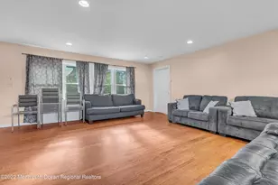 872 Red Oaks Dr, Long Branch, NJ 07740 - Photo 2