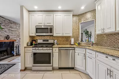 36 Farnham Square, Sayreville, NJ 08859 - Photo 12