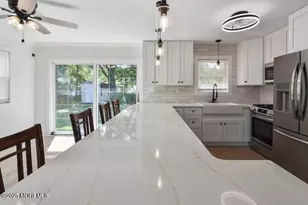 7 Kaylen Pl, Hazlet Township, NJ 07730 - Photo 2