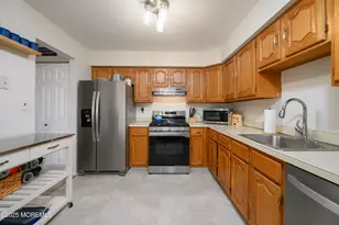 224 Perth Hill Ct, Aberdeen Township, NJ 07747 - Photo 2