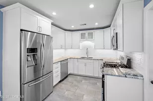 7 Longfellow Ct, Freehold, NJ 07728 - Photo 4