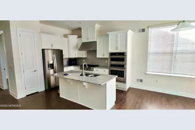 27 Flagstone Court, Freehold, NJ 07728 - Photo 2