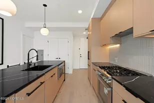 139 Christopher Columbus Dr, Jersey City, NJ 07302 - Photo 2