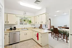 160 Glendale Dr, Freehold, NJ 07728 - Photo 10