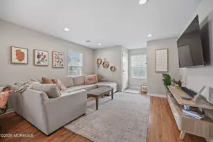 39 Des Moines Ct, Tinton Falls, NJ 07712 - Photo 4