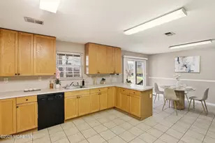 129 Liverpool Ct, Lakewood, NJ 08701 - Photo 10