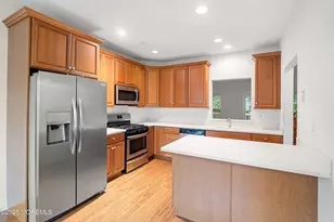 39 W Aspen Way, Aberdeen Township, NJ 07747 - Photo 2