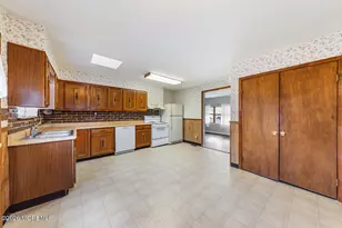 104 Roosevelt Ave, Laurence Harbor, NJ 08879 - Photo 6