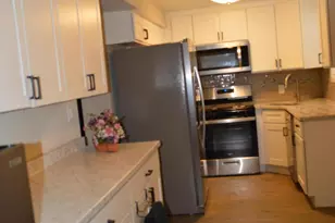 14 Homestead Ln, Roosevelt, NJ 08555 - Photo 2