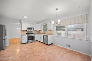 11 Applebey St, Eatontown, NJ 07724 - Photo 10