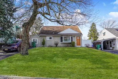 7 W Walnut Lane, Sayreville, NJ 08859 - Photo 2