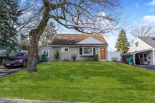 7 W Walnut Ln, Sayreville, NJ 08859 - Photo 2