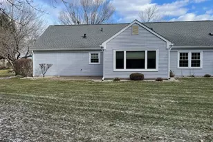 718 Victoria Ct, Monroe Township, NJ 08831 - Photo 16