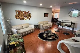 718 Victoria Ct, Monroe Township, NJ 08831 - Photo 4