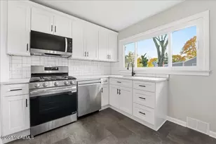 56 Plum St, Tinton Falls, NJ 07724 - Photo 10