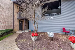 229 Medford Ct, Manalapan Township, NJ 07726 - Photo 1